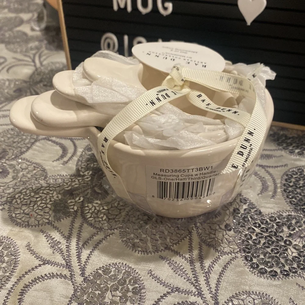 Rae Dunn set of 4 measuring cups with handle